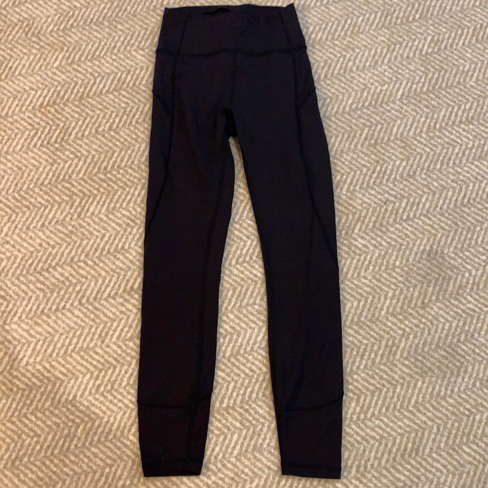 Lululemon size 4 7/8 black pant